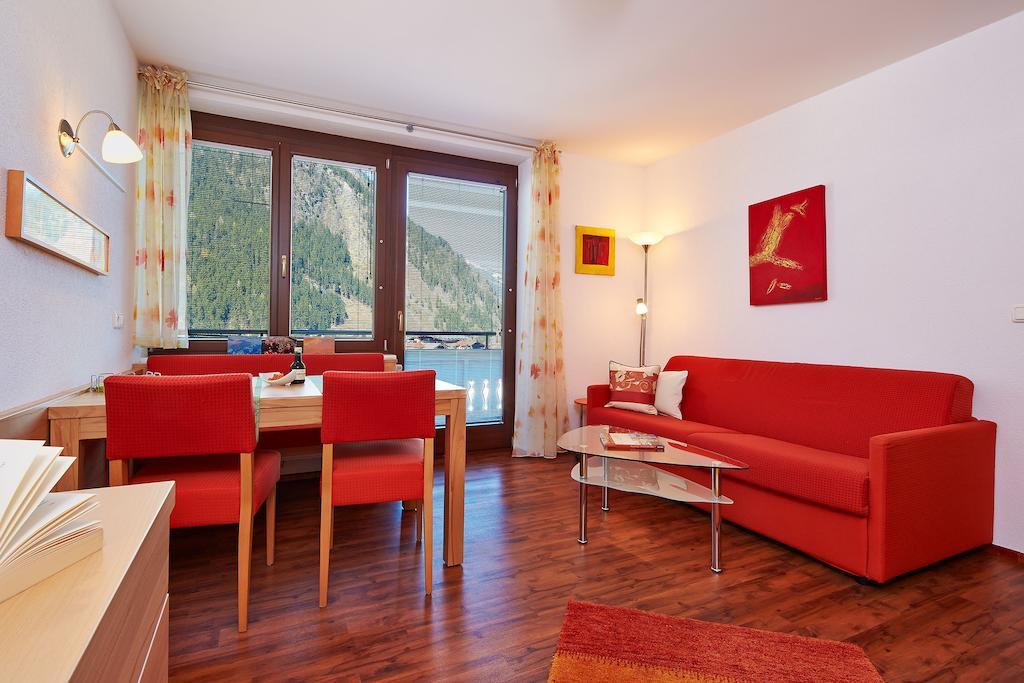 Skylounge Mayrhofen Szoba fotó